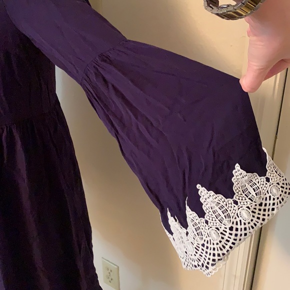 Doe and Rae ~ Small~ Tunic-Like Dress ~ Bell Sleeves w/Lace Overlay - Picture 3 of 11